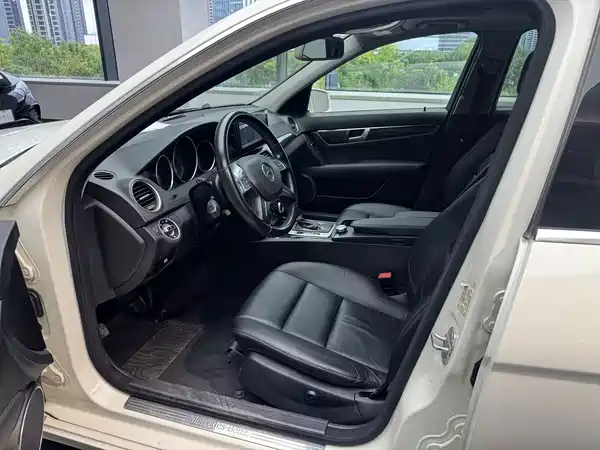 Mercedes-Benz C-Class 2011