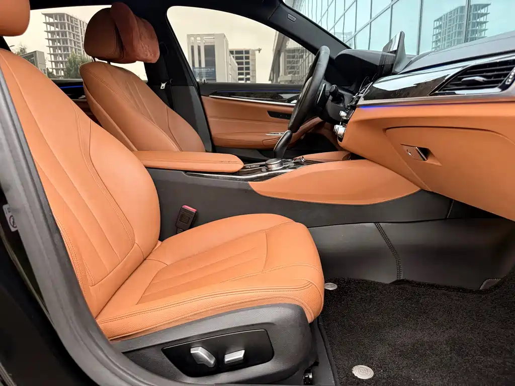 BMW 5 Series 2018 — фото 23