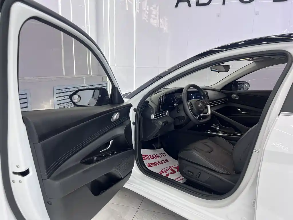 Hyundai Elantra 2023
