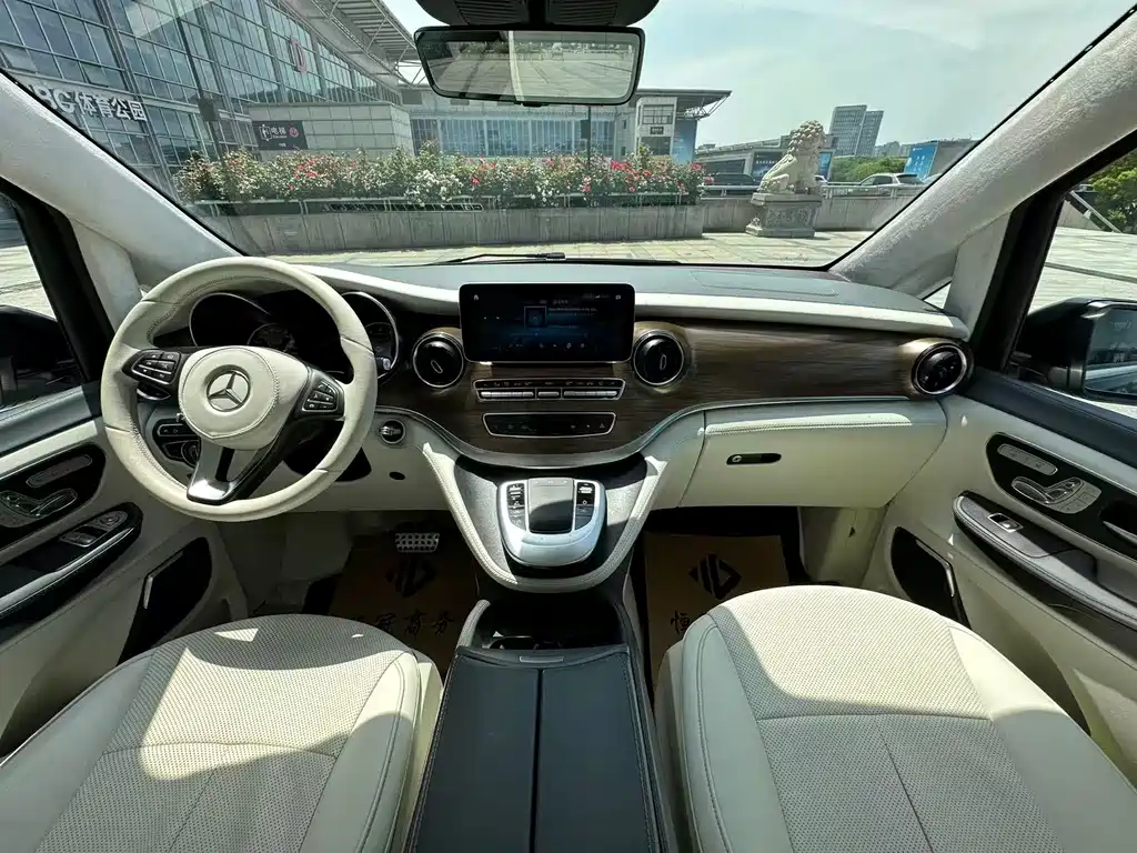 Mercedes-Benz V-Class 2022 — фото 8