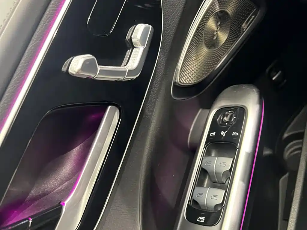 Mercedes-Benz C-Class 2024 — фото 18