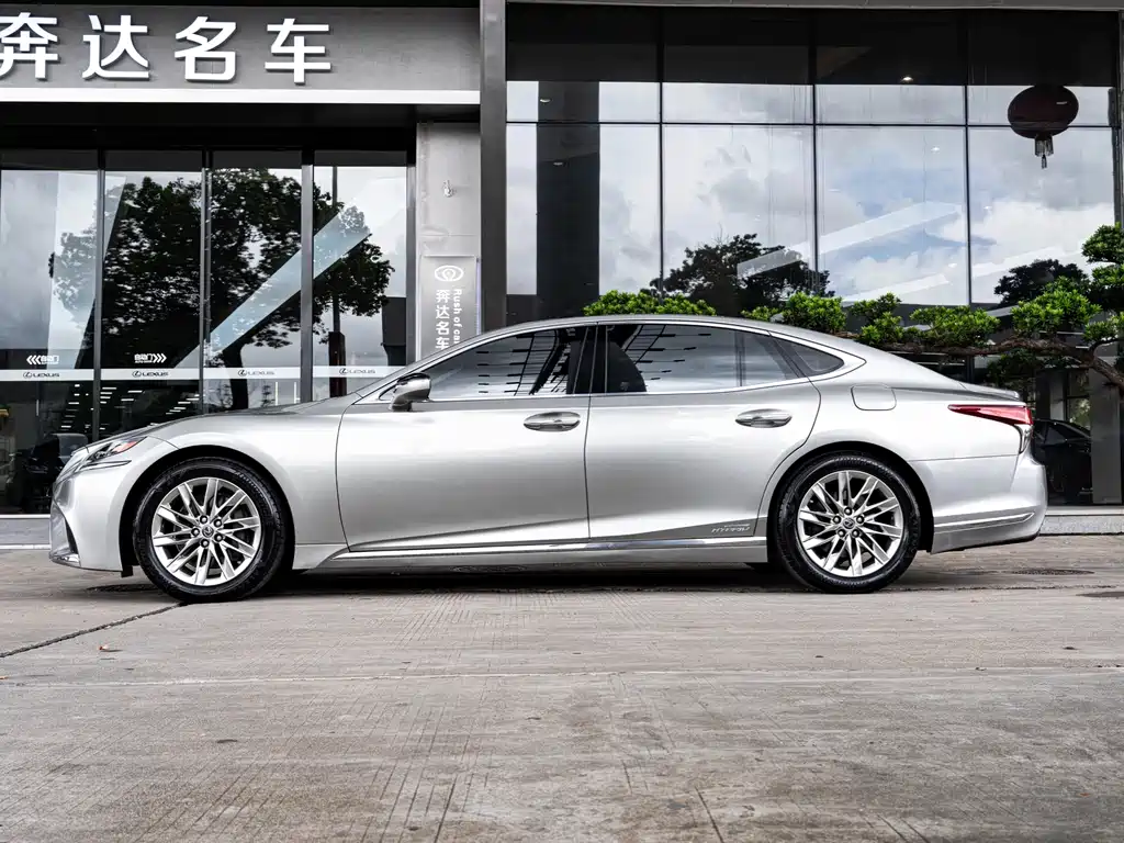 Lexus LS 2019