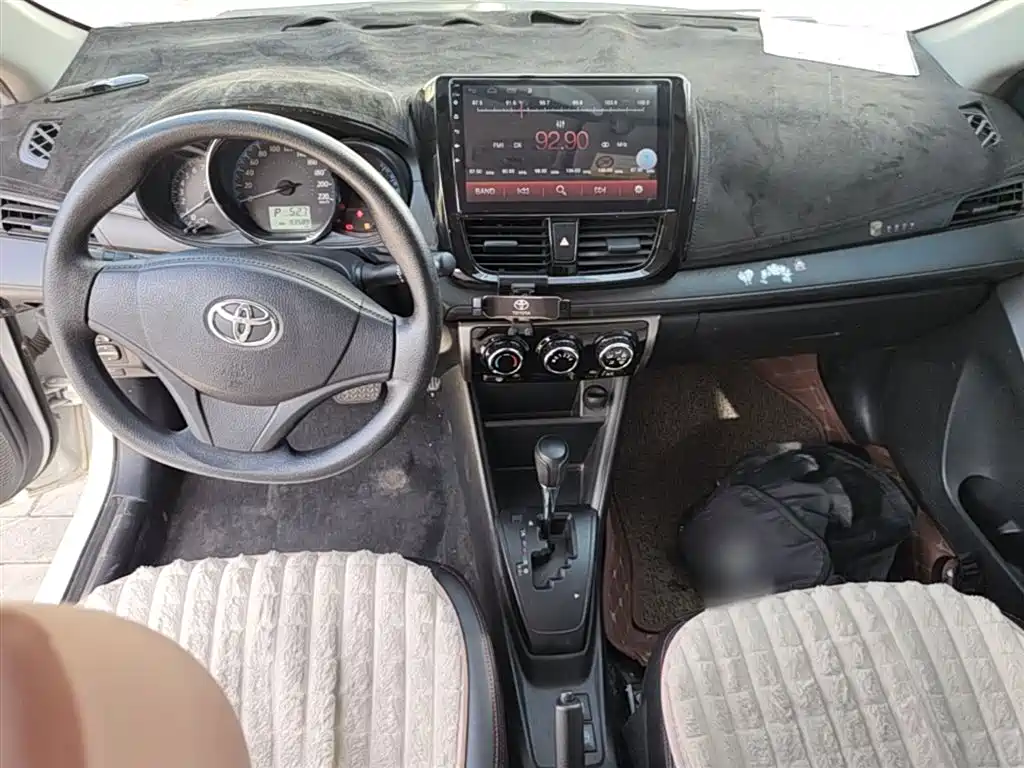 Toyota Yaris L 2019 — фото 10