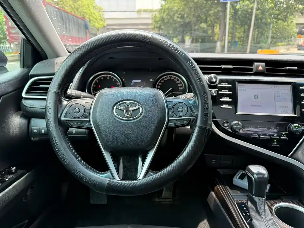 Toyota Camry 2019 — фото 8
