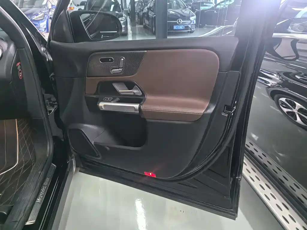 Mercedes-Benz GLB 2023 — фото 18