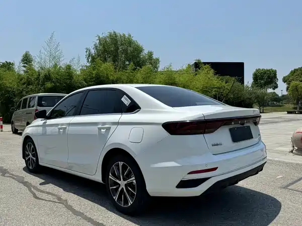 Geely Emgrand 2023
