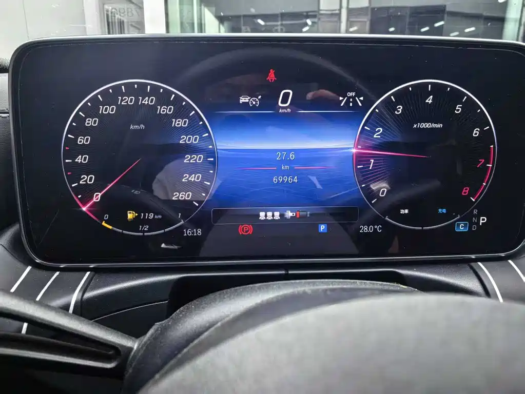 Mercedes-Benz C-Class 2023 — фото 7