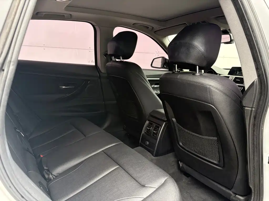 BMW 3 Series GT 2018 — фото 10