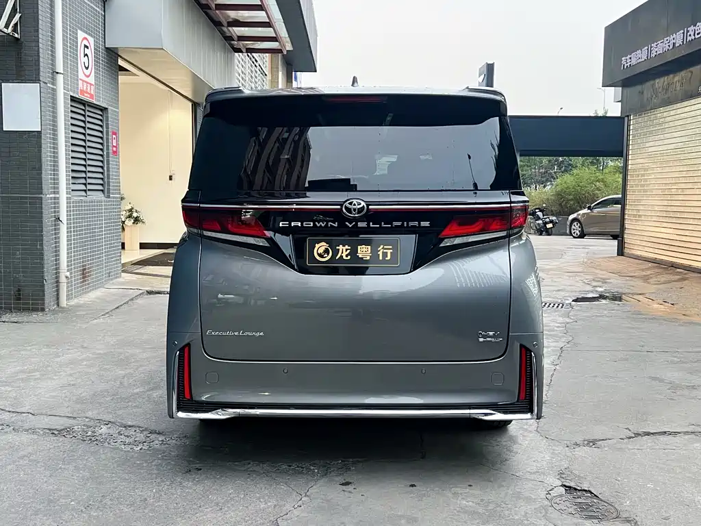 Toyota Vellfire — фото 4