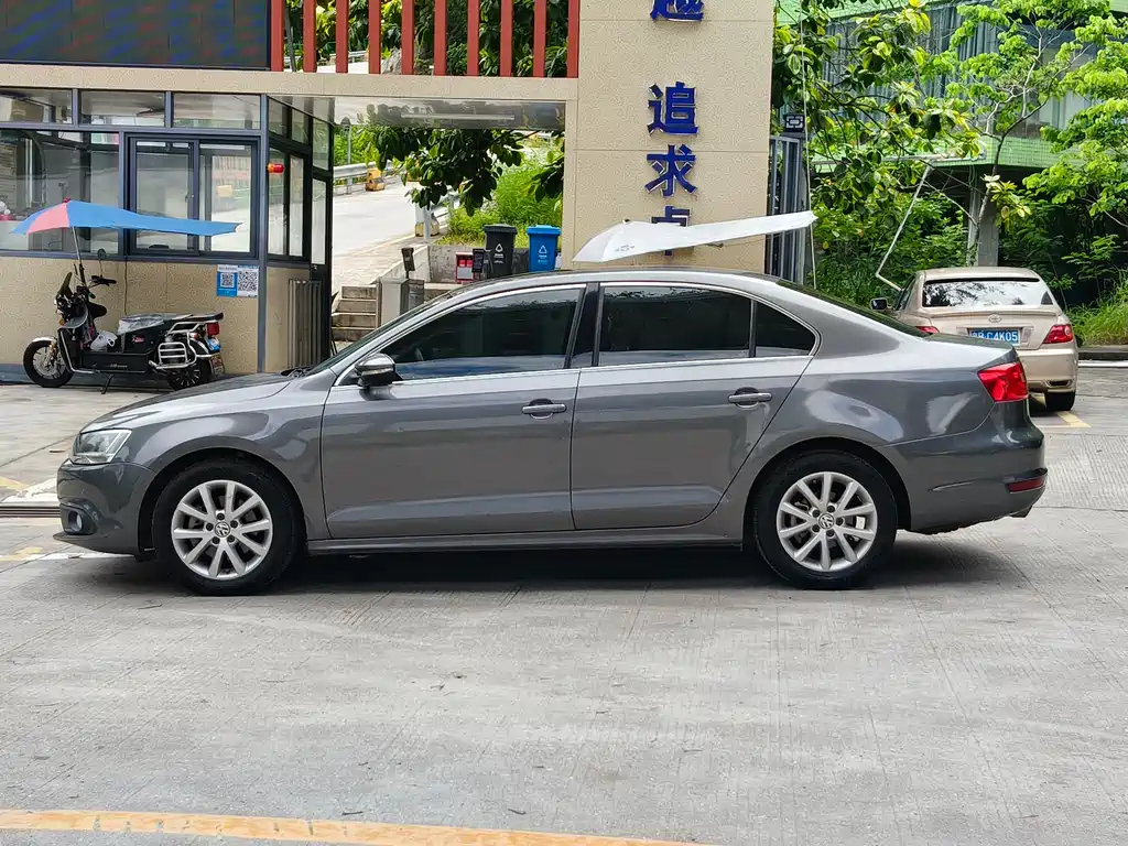 Volkswagen Sagitar 2013