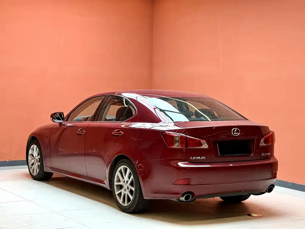 Lexus IS 2012 — фото 11