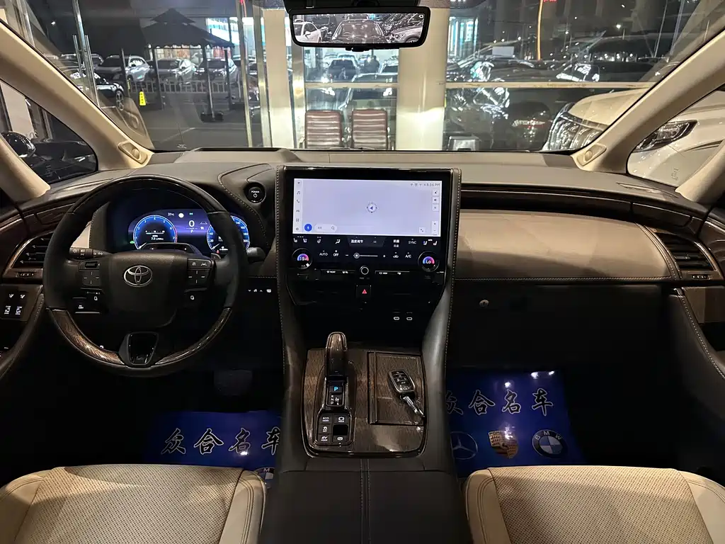 Toyota Alphard 2024 — фото 13