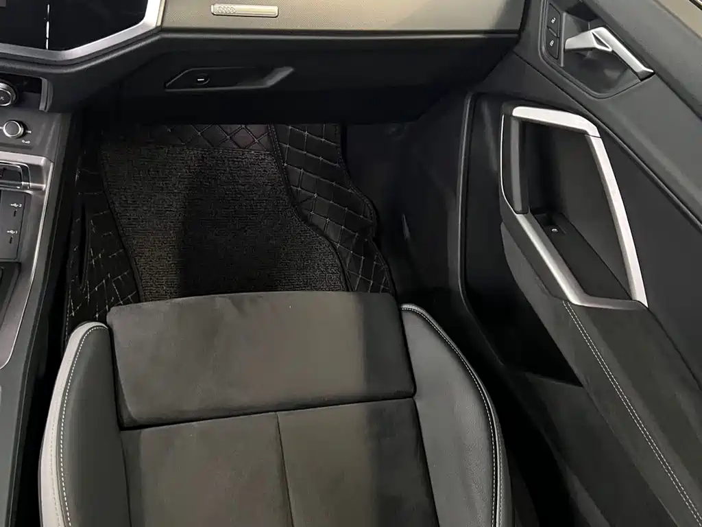 Audi Q3 2023 — фото 16
