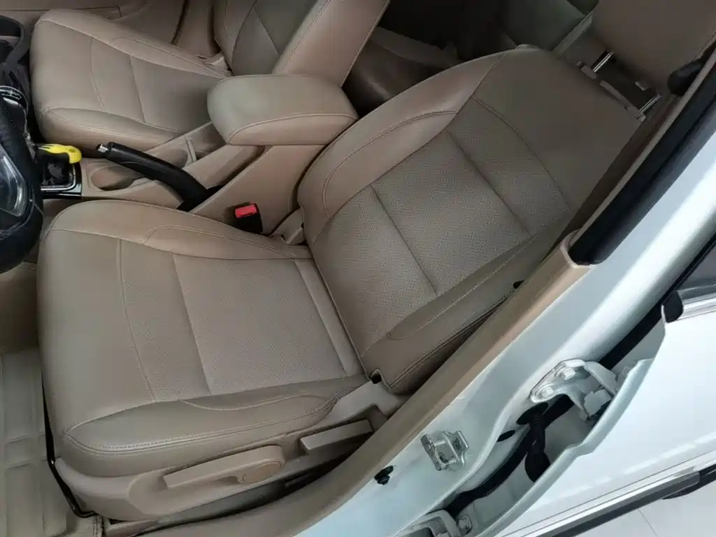 Wuling Hongguang 2015 — фото 15