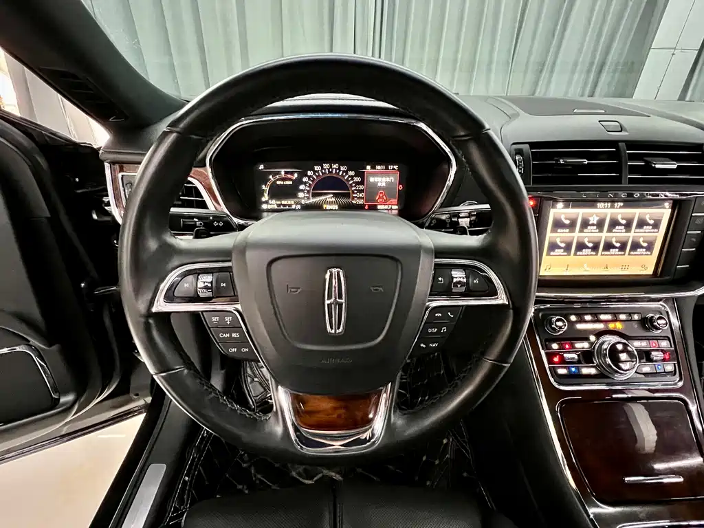 Lincoln Continental 2019 — фото 11