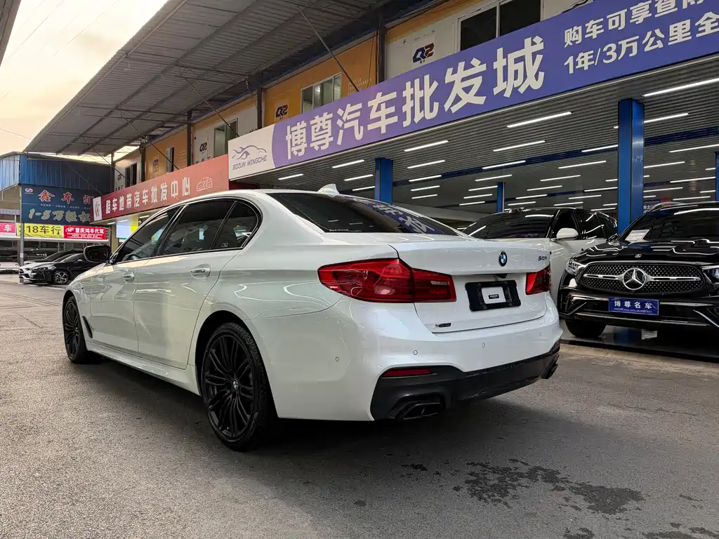 BMW 5 Series 2017 — фото 24