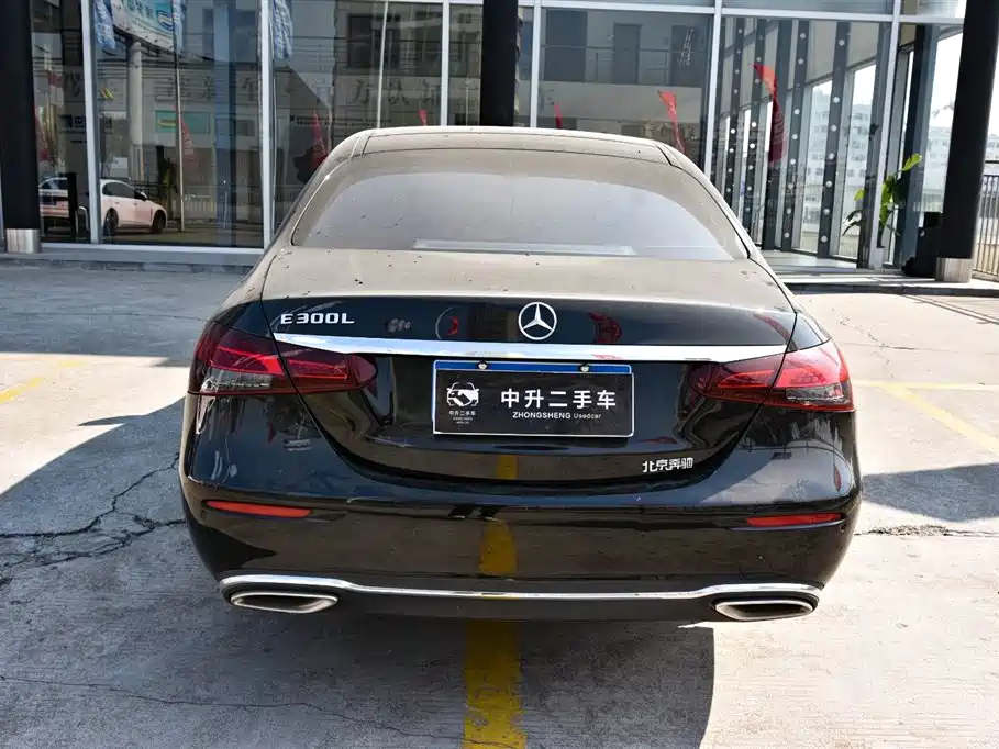 Mercedes-Benz E-Class 2023 — фото 10