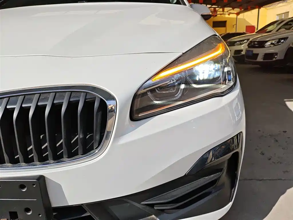 BMW 2 Series Active Tourer 2018 — фото 19