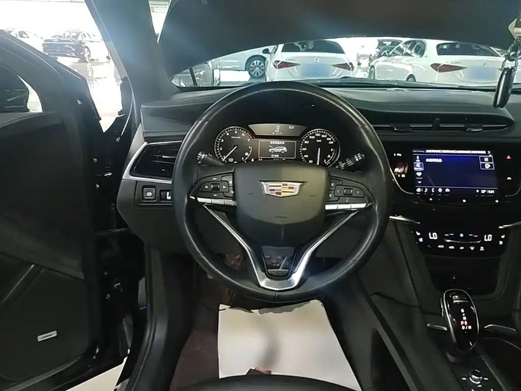 Cadillac XT6 2021 — фото 11