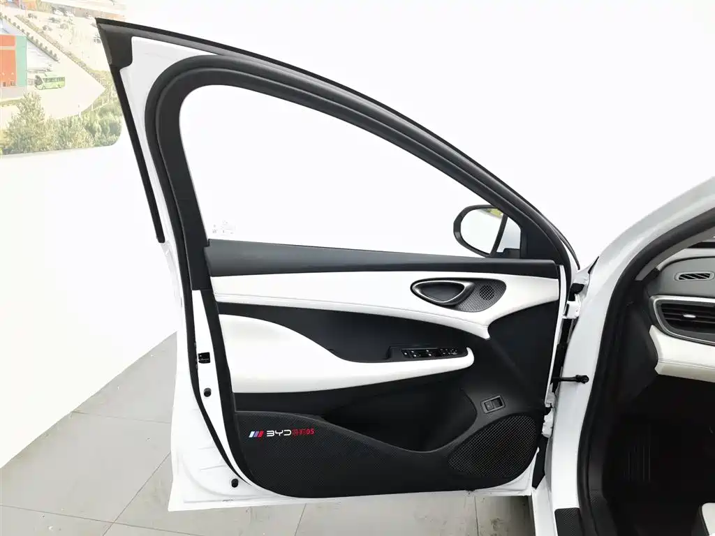 BYD Seal 05 DM-i 2025 — фото 8