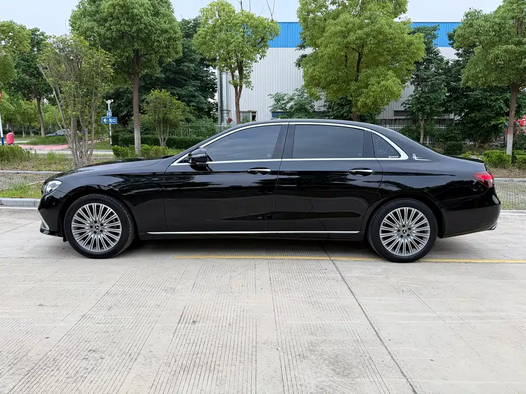 Mercedes-Benz E-Class 2022 — фото 16