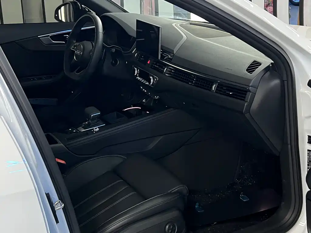 Audi A4L 2025