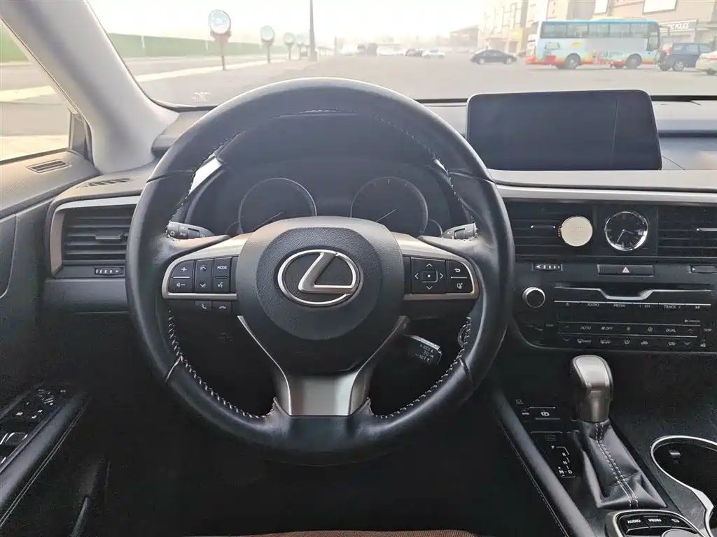 Lexus RX 2018 — фото 22
