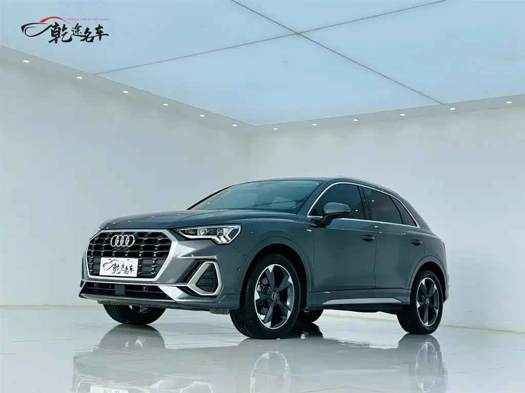 Audi Q3 2021 — фото 1