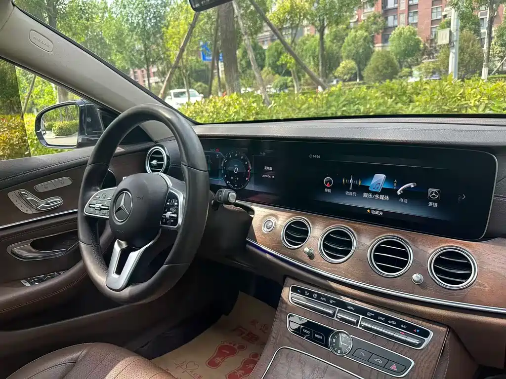 Mercedes-Benz E-Class 2019 — фото 10