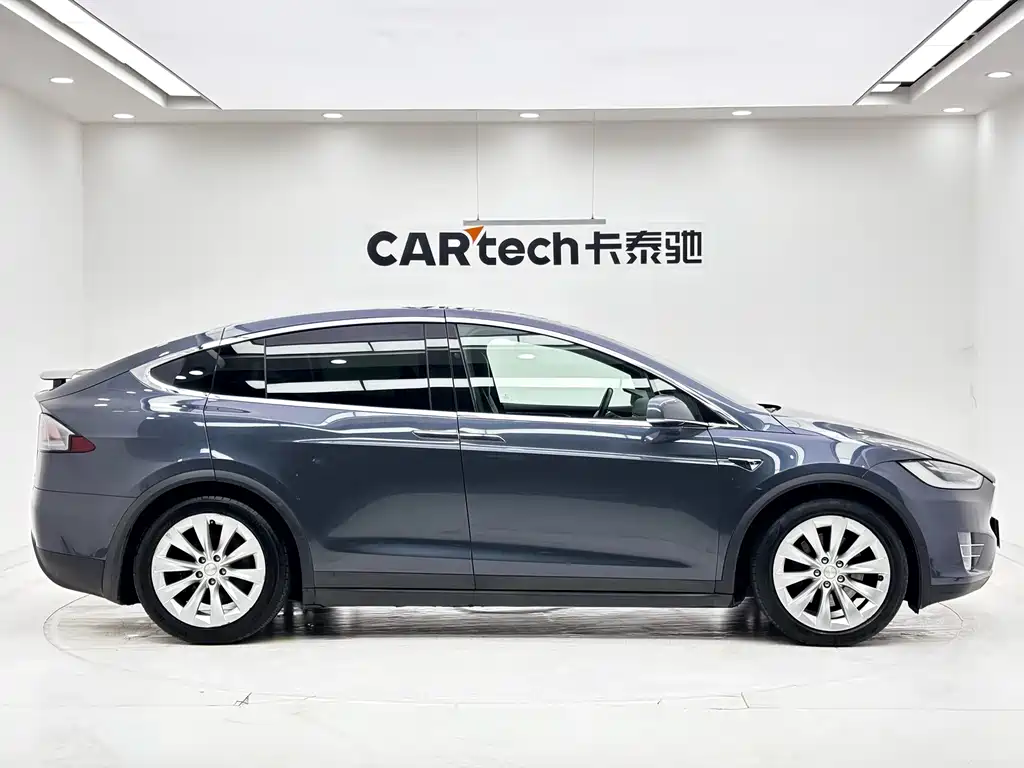 Tesla Model X 2018 — фото 4