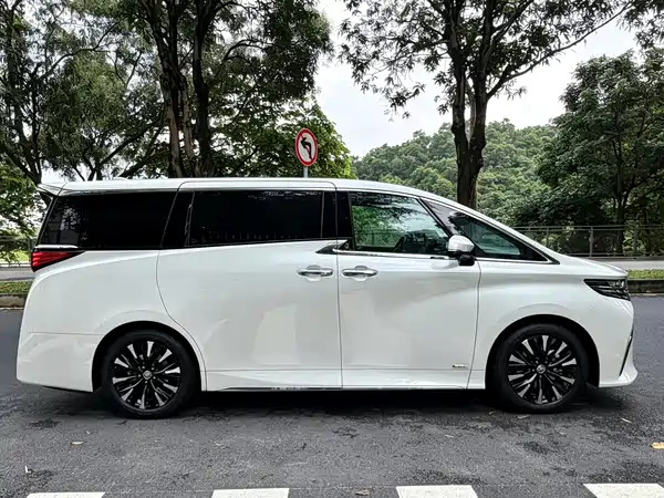 Toyota Alphard 2024