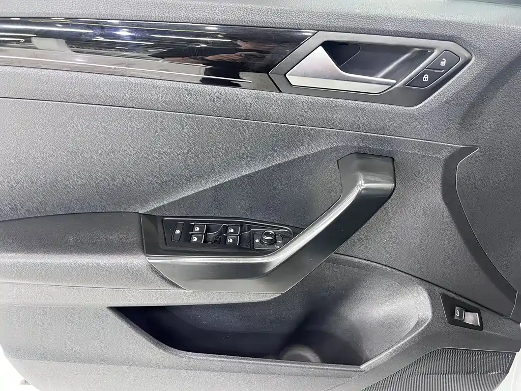Volkswagen T-Roc 2022 — фото 8