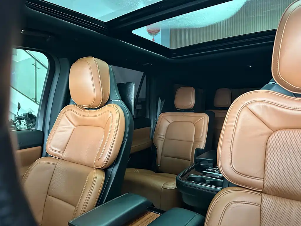 Lincoln Navigator 2019 — фото 17