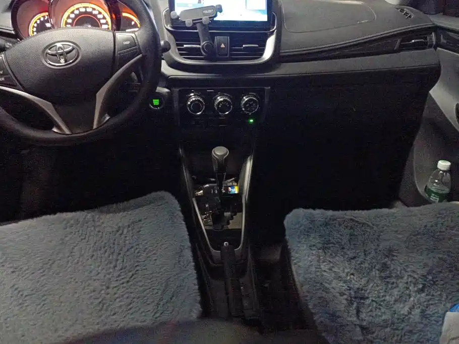 Toyota Yaris L 2022 — фото 15