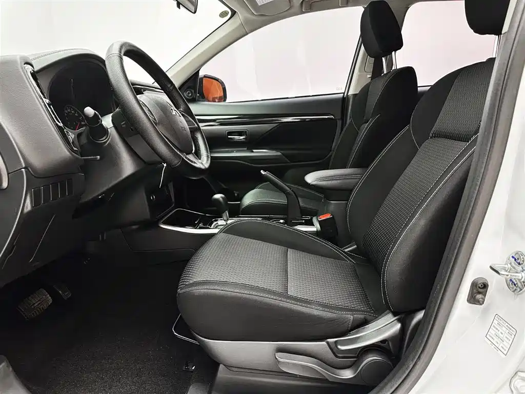 Mitsubishi Outlander 2022 — фото 10