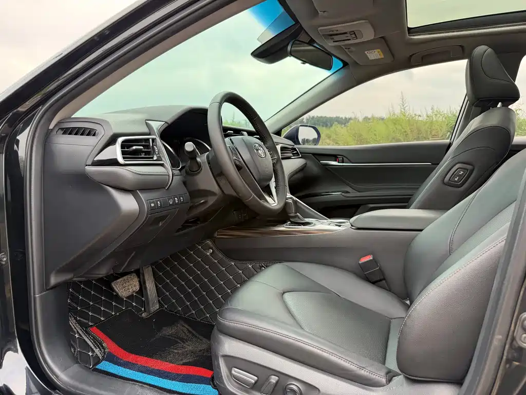 Toyota Camry 2019 — фото 4