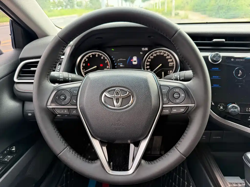 Toyota Camry 2019 — фото 11