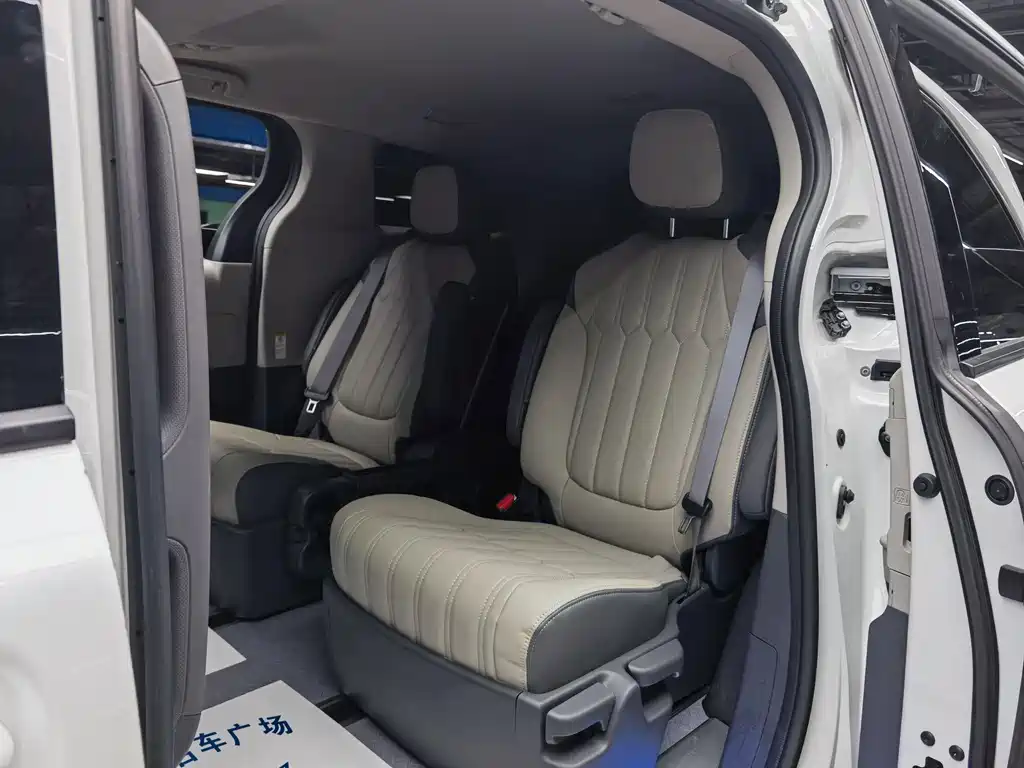 Toyota Sienna 2025 — фото 10