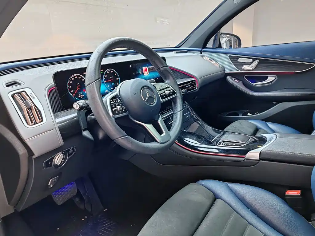 Mercedes-Benz EQC 2022 — фото 12