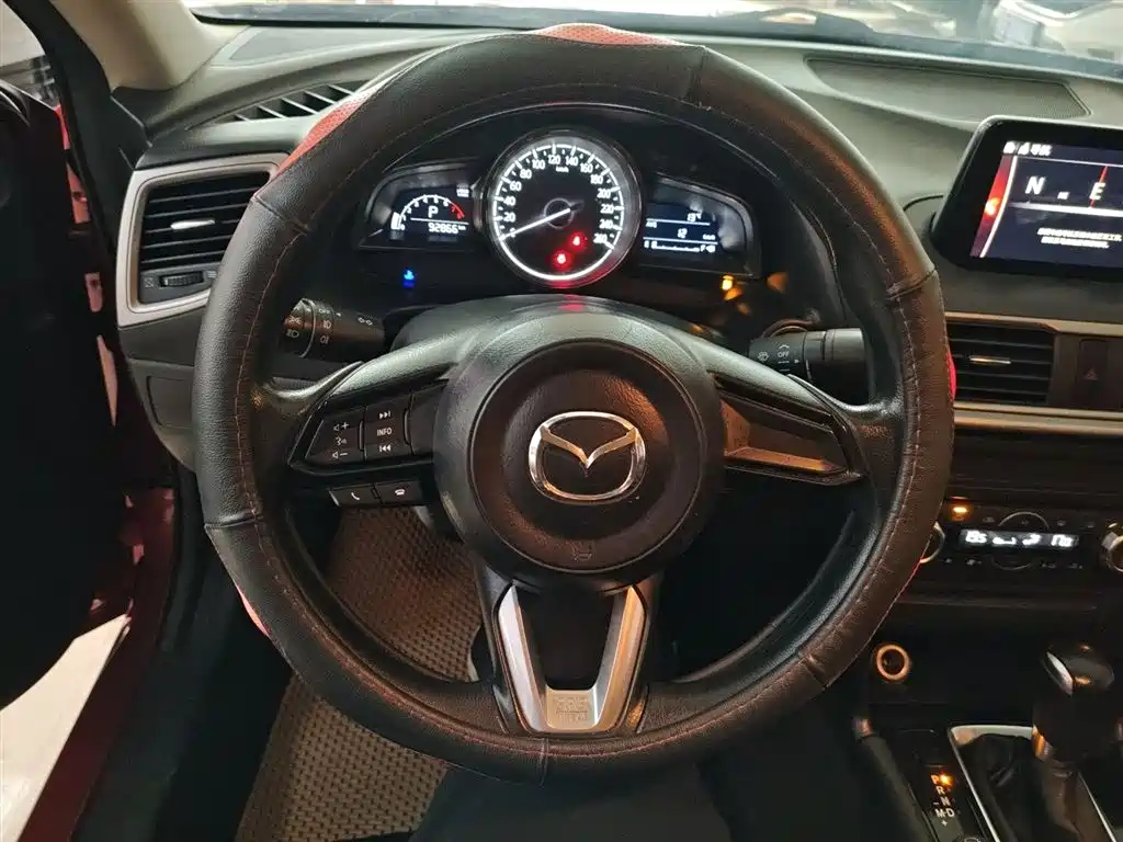 Mazda 3 Axela 2018 — фото 11