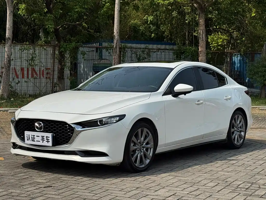 Mazda 3 Axela 2021 — фото 1