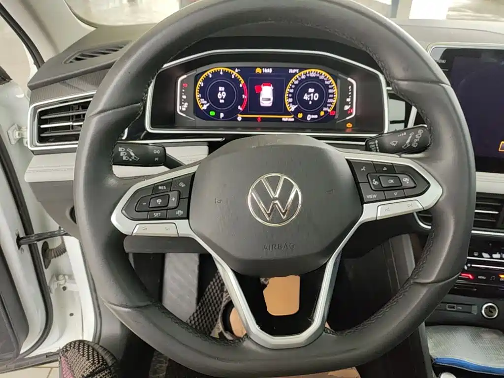 Volkswagen Tiguan L 2024 — фото 11