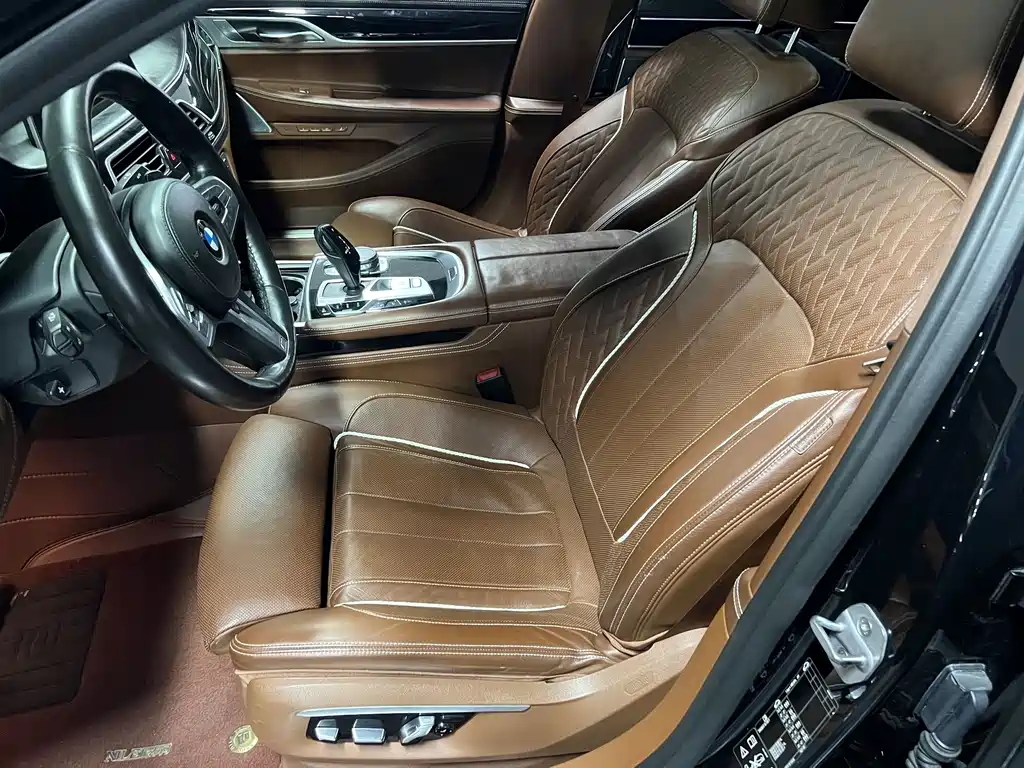 BMW 7 Series 2019 — фото 12