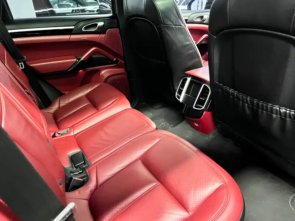 Porsche Cayenne 2016 — фото 14