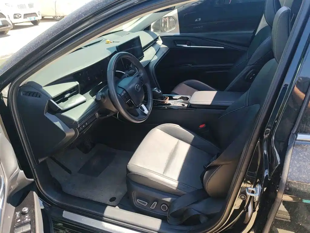 Toyota Camry 2024 — фото 12
