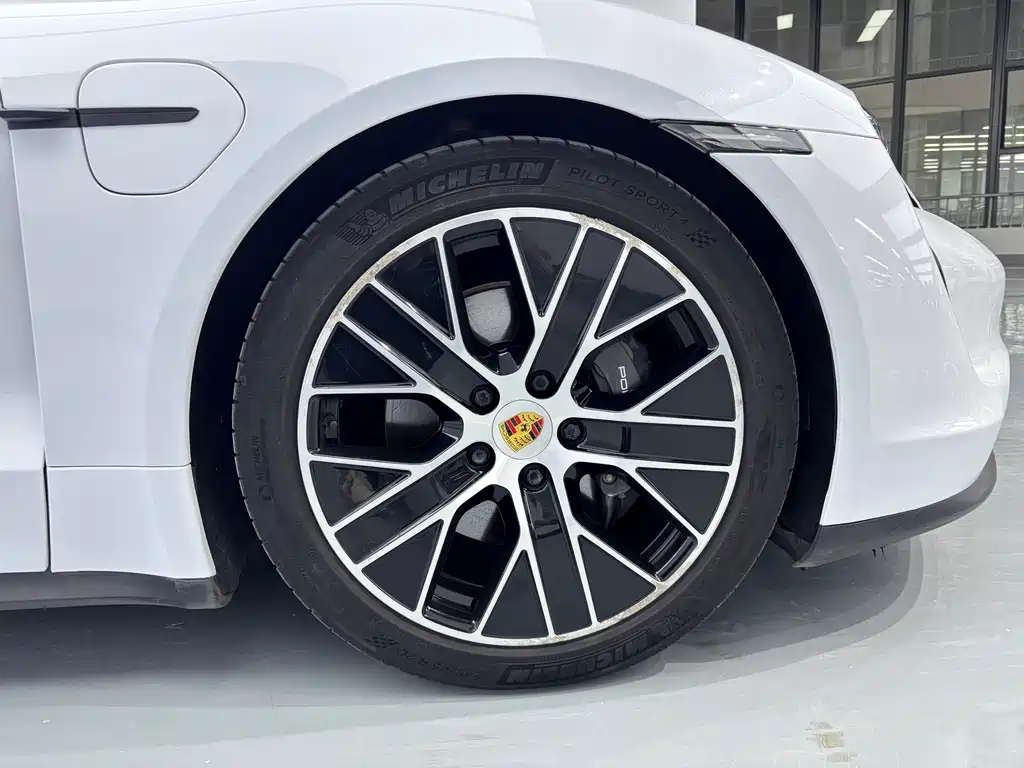Porsche Taycan 2022 — фото 15