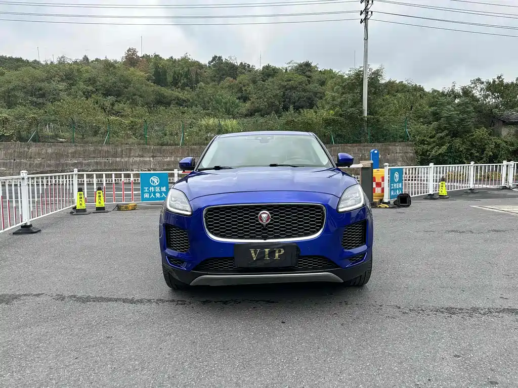 Jaguar E-PACE 2020 — фото 2