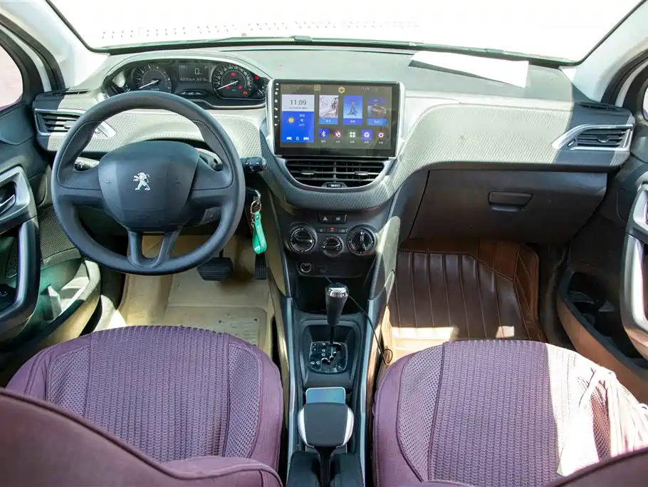 Peugeot 2008 2014 — фото 16