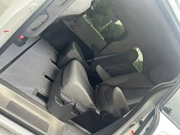 Toyota Granvia 2024
