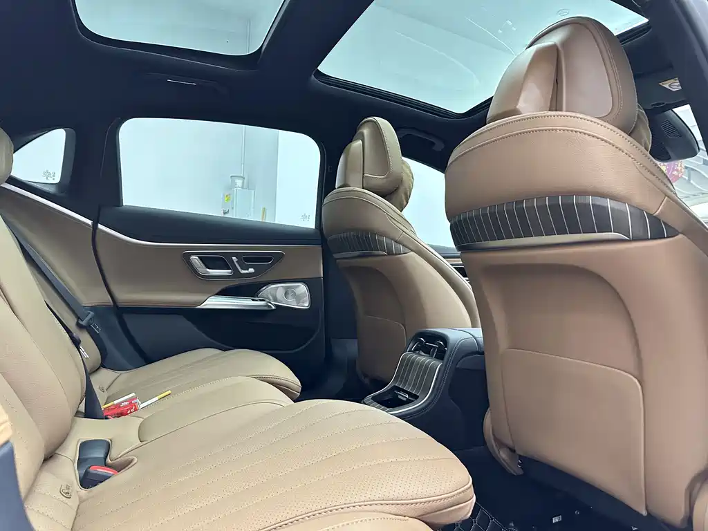 Mercedes-Benz E-Class 2025 — фото 14